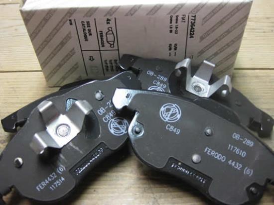 77364224 Remblokset voorzijde