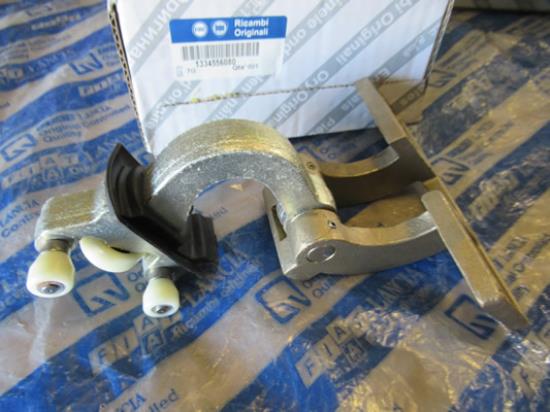 1334556080 Regelaar voor schuifdeur linksachter