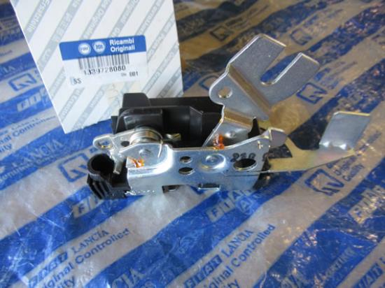 1339728080 Slot voor achterklep