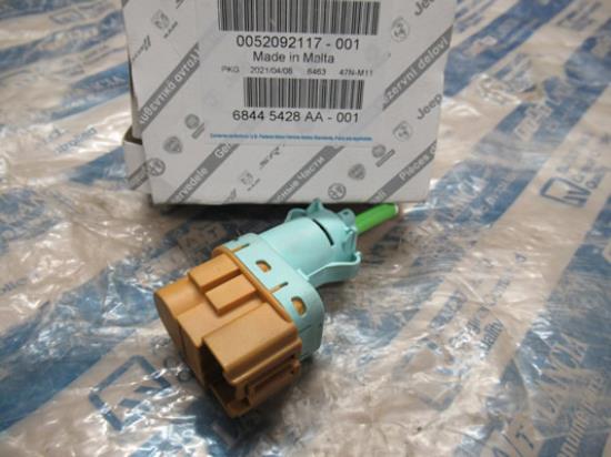 52092117 Remlichtschakelaar