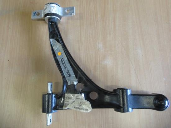 60695895 Draagarm linksvoor onder