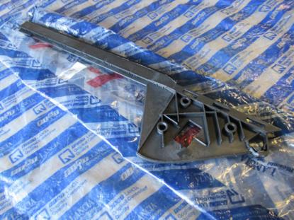 7563876 Geleiding voor zijruit aan de voorzijde