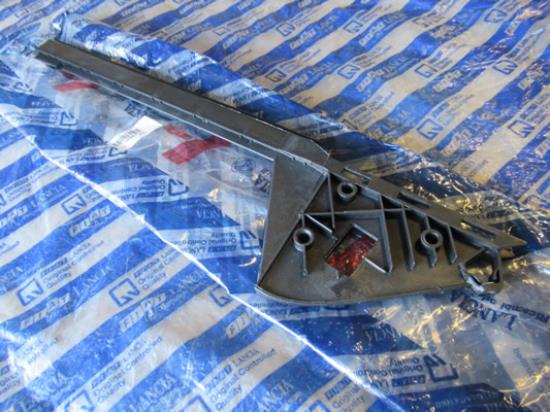 7563876 Geleiding voor zijruit aan de voorzijde