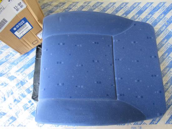 1496672495 Bekleding zitting stoel linksvoor