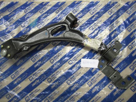 46794065 Draagarm rechtsvoor