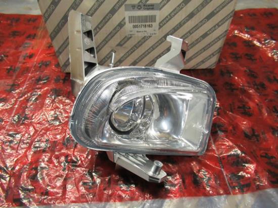 51718163 Mistlamp linksvoor