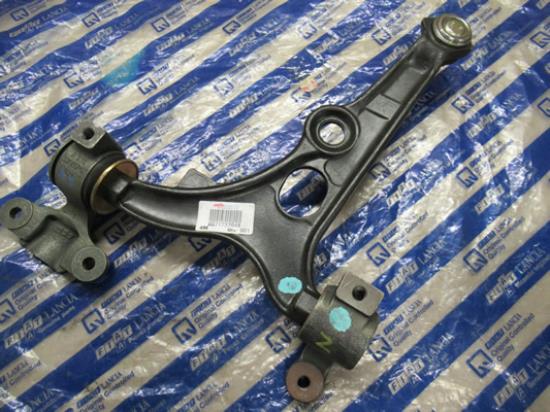 71737048 Draagarm rechtsvoor