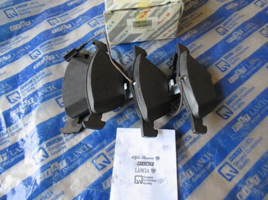 77362228 Remblokset voorkant