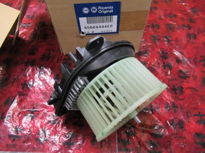 9566944480 Elektrische kachelmotor linkerkant