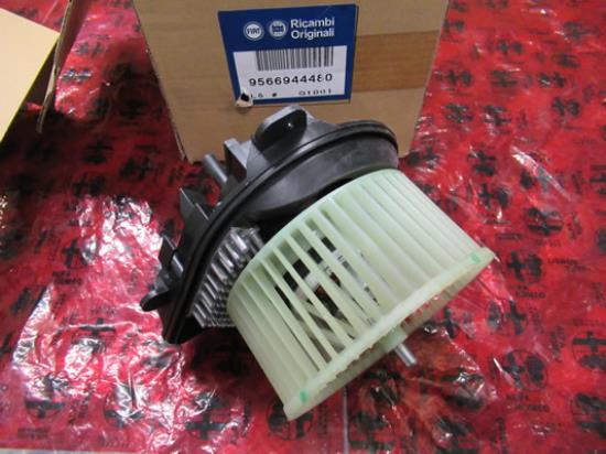 9566944480 Elektrische kachelmotor linkerkant