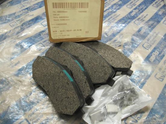 68029263AA Remblokkenset voorzijde