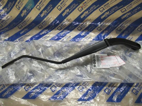 1380366080 Ruitenwisserarm voorzijde