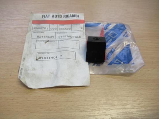 82454639 Afstandstuk voor voorbumper