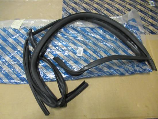 9464570480 Rubber raam linksvoor