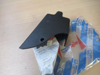 60809101 Sierstuk stoel binnen linksvoor