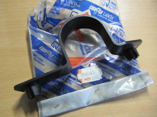 7585261 Beugel vulslang brandstoftank Fiat Panda 4x2 Lancia Y10