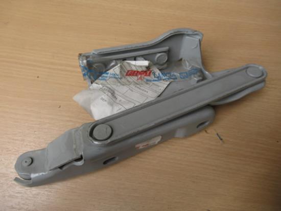 46304782 Rechter scharnier voor motorkap