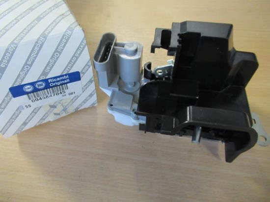 46847045 Slot voor portier linksachter met elektrische portiervergrendeling