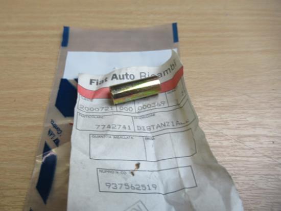 7742741 Afstandstuk voor airconditioningsinstallatie