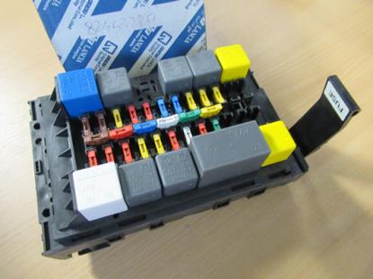 82453220 Relaiskast compleet met relais en zekering