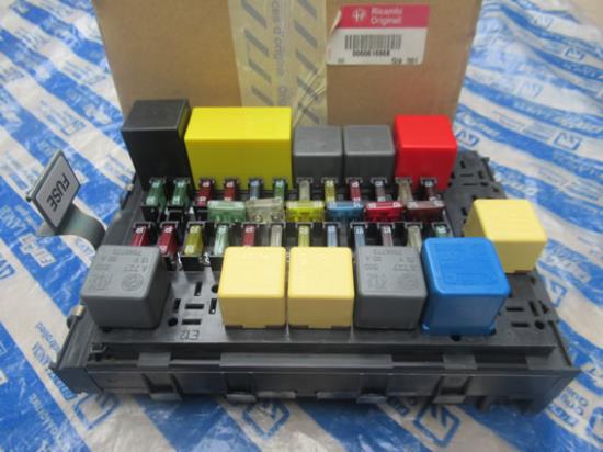 60616968 Zekeringkast met relais en zekering