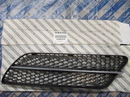 156075733 Grille met chroomstrip bumper linksvoor