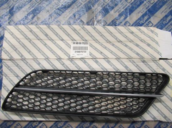 156075733 Grille met chroomstrip bumper linksvoor