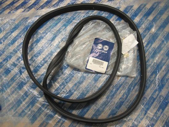 46512191 Rubber voor achterklep