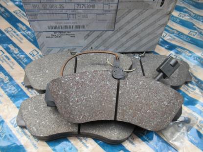 71753040 Remblokset voorzijde