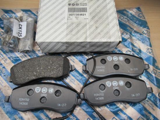 77364821 Remblokkenset voorzijde