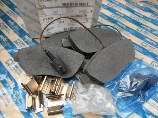 77365810 Remblokset voorzijde