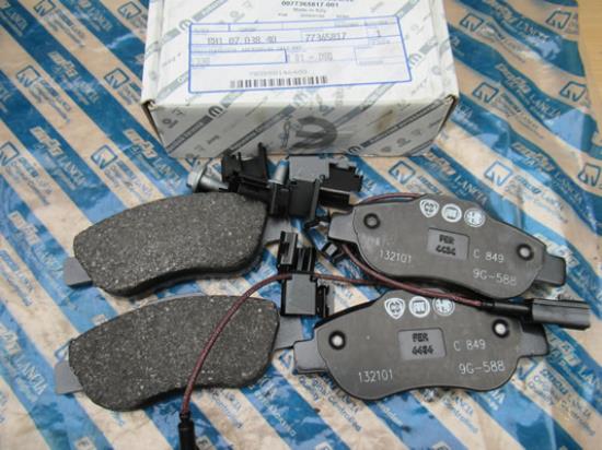 77365817 Remblokset voorzijde