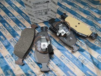 77366538 Remblokkenset voorzijde