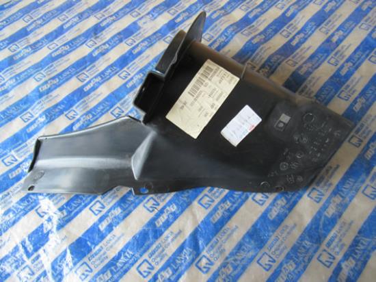 7639541 Beschermplaat wielkast links