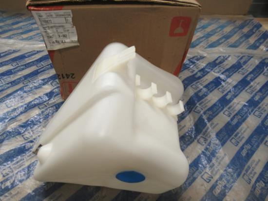 7705672 Ruitensproeiervloeistof reservoir