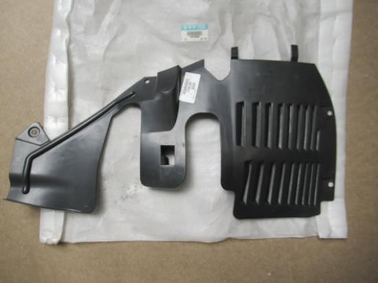 1490460080 Wiielkuip beschermplaat rechterzijde