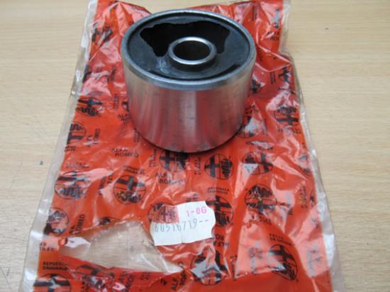 60516719 Motorsteun bakzijde