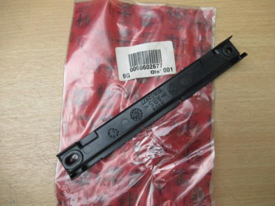 60602677 Klem dashboardkastje