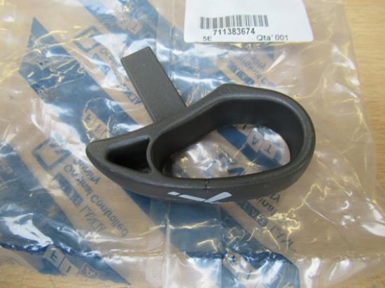 711383674 Stoelgreep linkerzijde