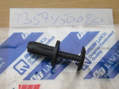 1357450080 Buffer voor radiatorgrille
