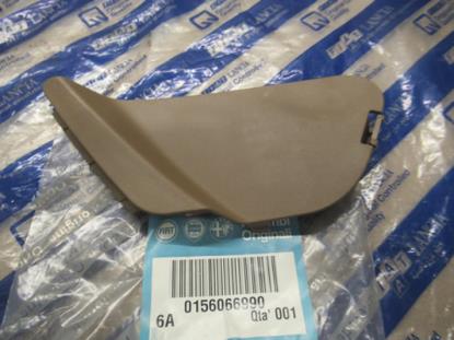 156066990 Plug achterbak rechterzijde