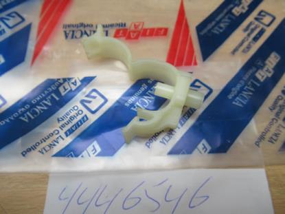 4446546 Veertje voor inlaatspruitstuk