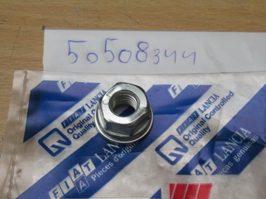 50508344 Moer voor draagarm M10x1.5