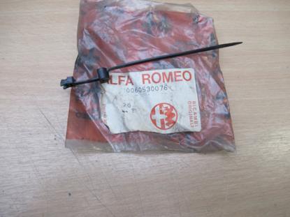 60530076 Houder voor brandstofleiding