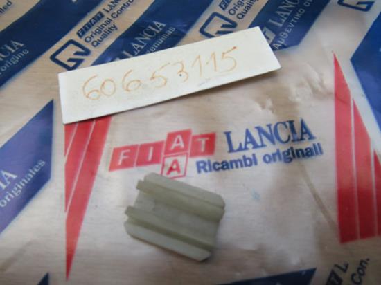 60653115 Veertje voor stootstrip