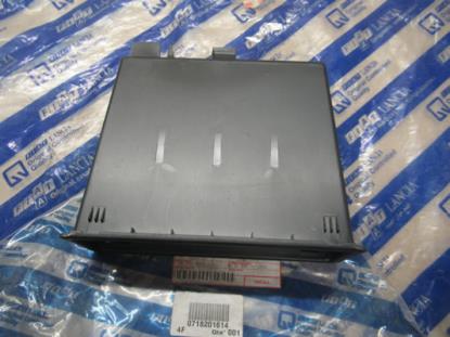 718201614 Dashboard kastje voor radio