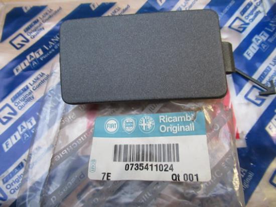 735411024 Plug bumper voorzijde