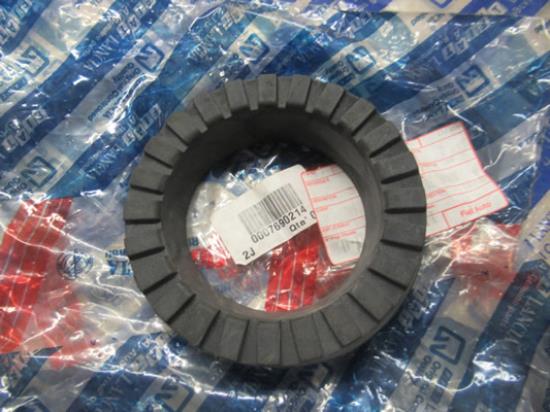 7690214 Bovenste drukring achtervering