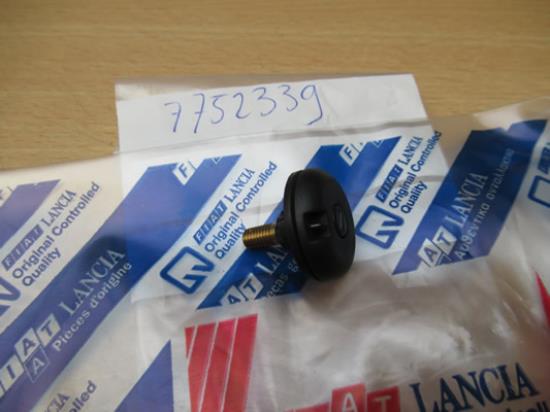 7752339 Montagebout voor antenne