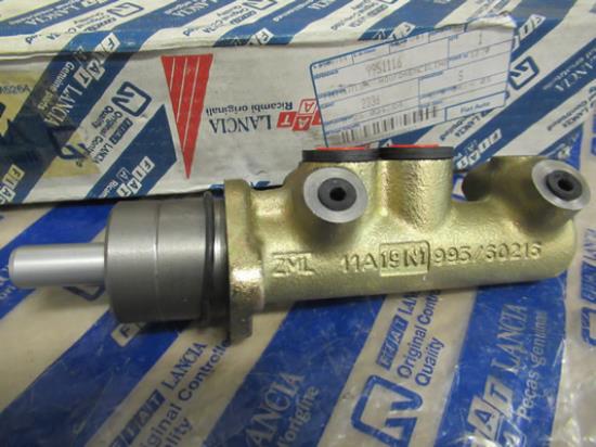 9951116 Hoofdremcilinder